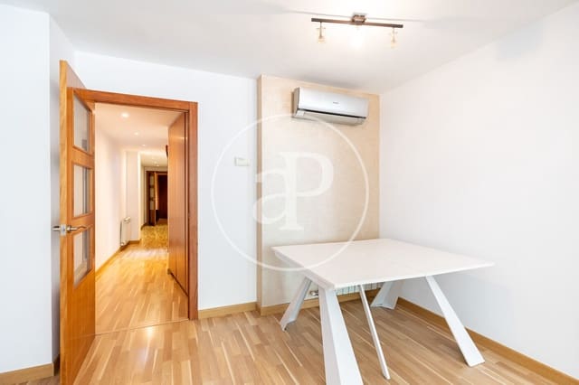 4 sypialnia Apartament na sprzedaż w La Sagrada Família, Miasto Barcelona - 550 000 € (Ref: 9868584)