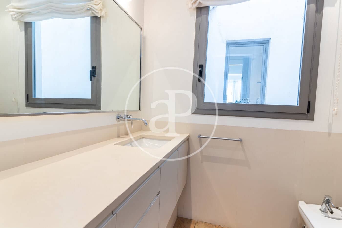 3 slaapkamer Appartement te huur in Barcelona stad - € 2.686 (Ref: 9873498)
