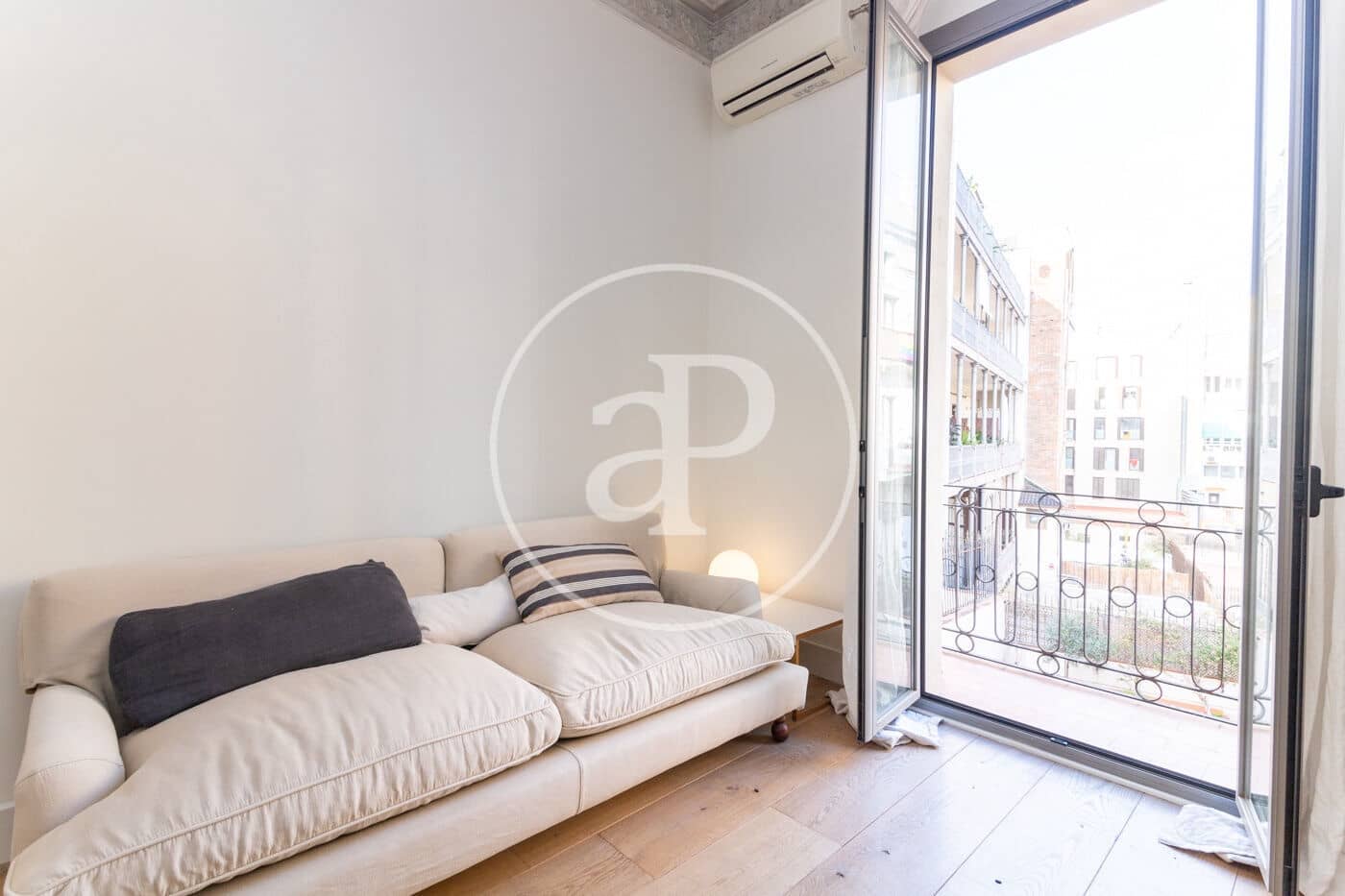 3 slaapkamer Appartement te huur in Barcelona stad - € 2.686 (Ref: 9873498)