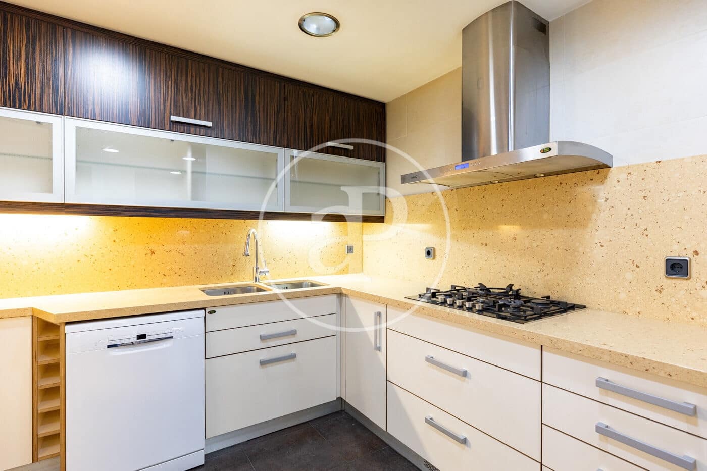 4 makuuhuone Huoneisto vuokrattavana paikassa Barcelona kaupunki mukana uima-altaan 
autotalli - 4 700 € (Ref: 9881929)
