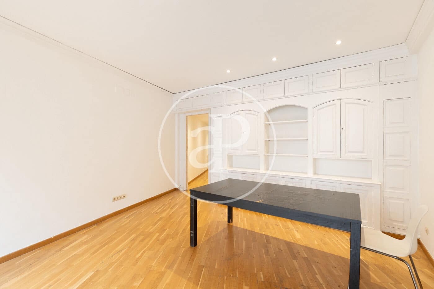 4 bedroom Apartment for sale in Barcelona city - € 990,000 (Ref: 9884795)