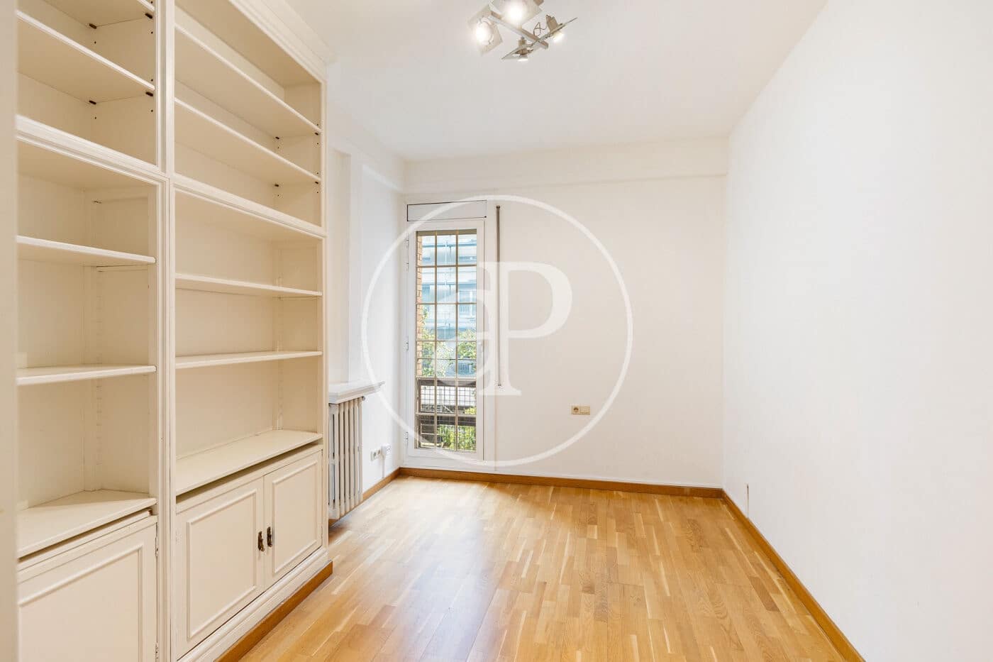 4 bedroom Apartment for sale in Barcelona city - € 990,000 (Ref: 9884795)