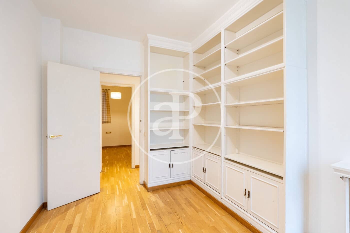 4 bedroom Apartment for sale in Barcelona city - € 990,000 (Ref: 9884795)