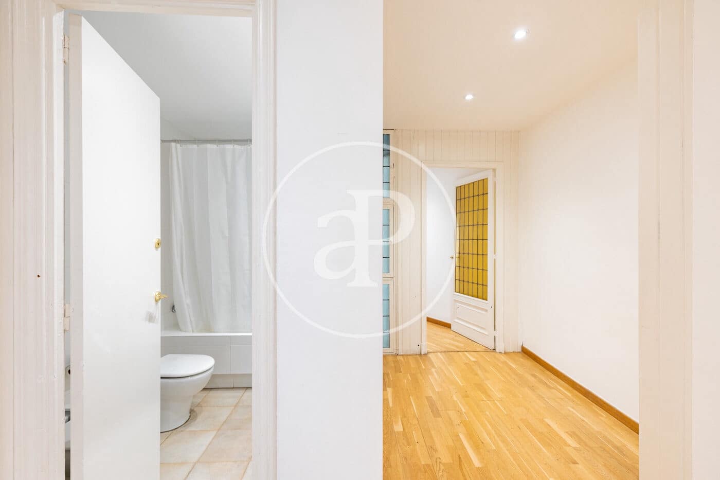 4 bedroom Apartment for sale in Barcelona city - € 990,000 (Ref: 9884795)