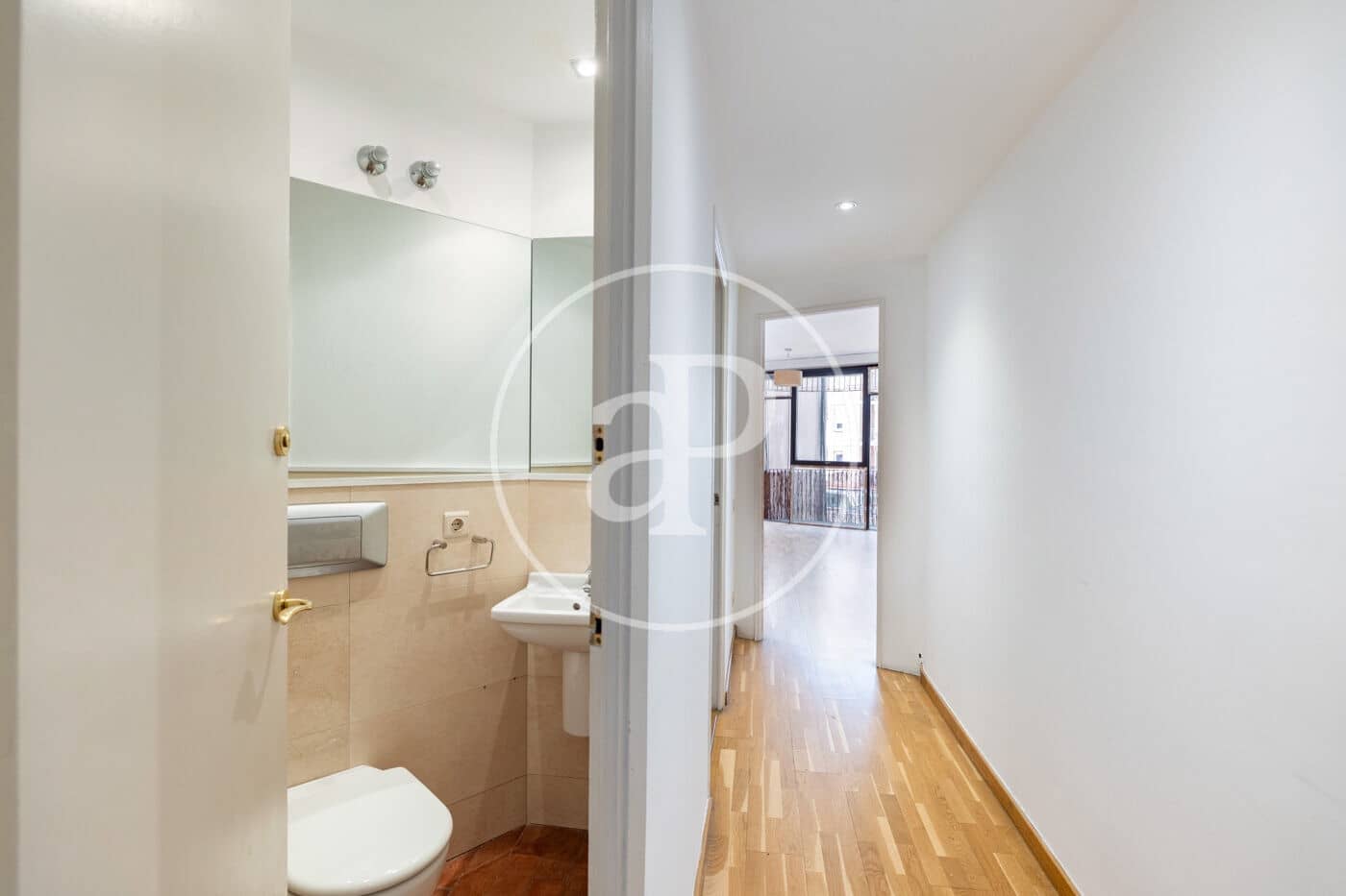 4 bedroom Apartment for sale in Barcelona city - € 990,000 (Ref: 9884795)