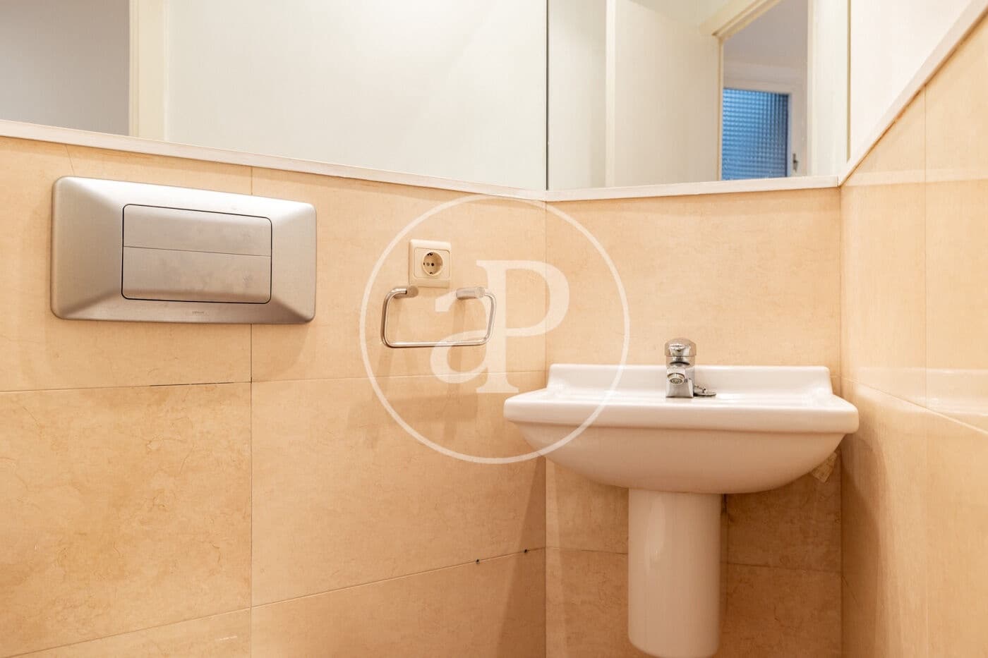 4 bedroom Apartment for sale in Barcelona city - € 990,000 (Ref: 9884795)