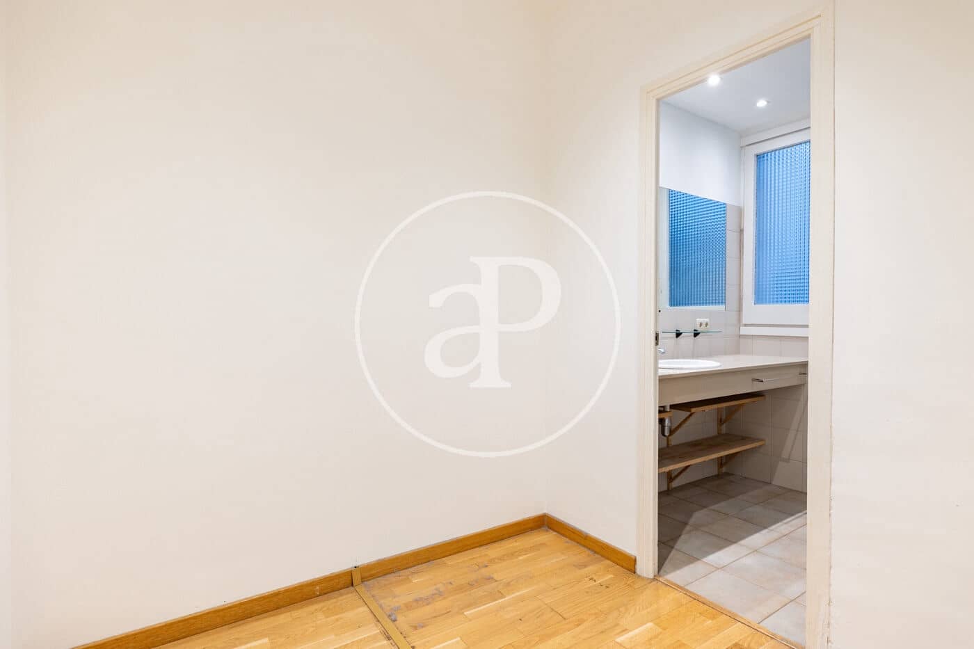 4 bedroom Apartment for sale in Barcelona city - € 990,000 (Ref: 9884795)