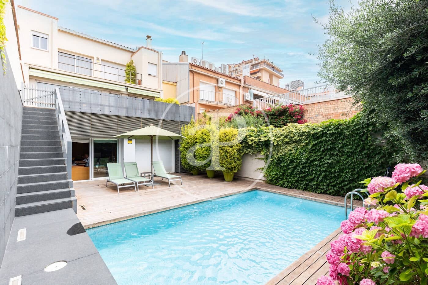 8 chambre Villa/Maison à vendre à Sabadell avec piscine - 800 000 € (Ref: 9884796)