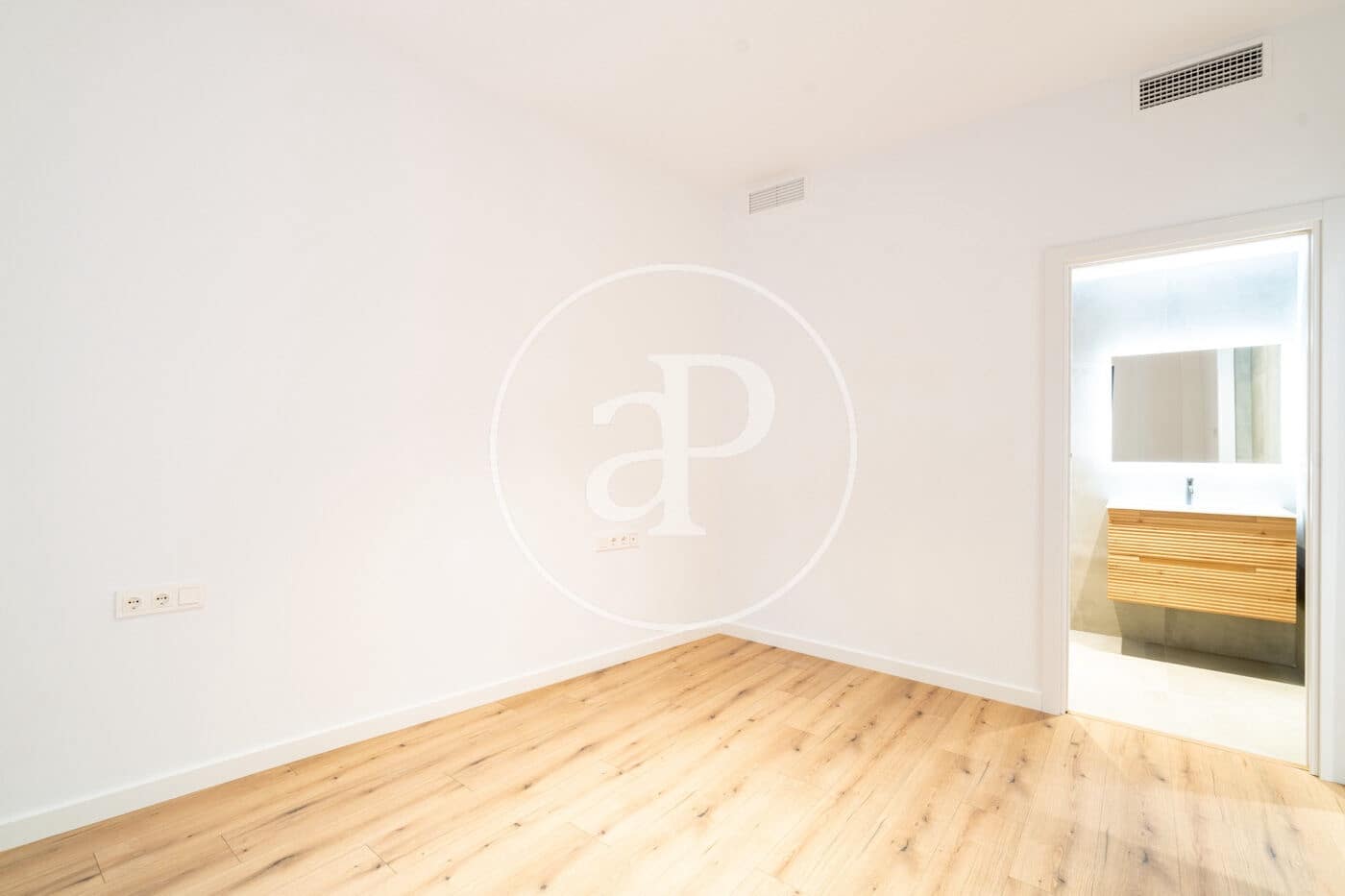 2 quarto Apartamento para arrendar em Barcelona cidade com garagem - 2 400 € (Ref: 9892360)