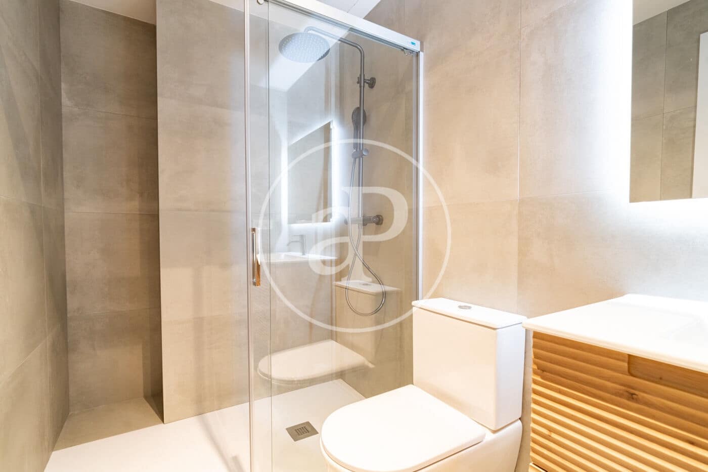 2 quarto Apartamento para arrendar em Barcelona cidade com garagem - 2 400 € (Ref: 9892360)