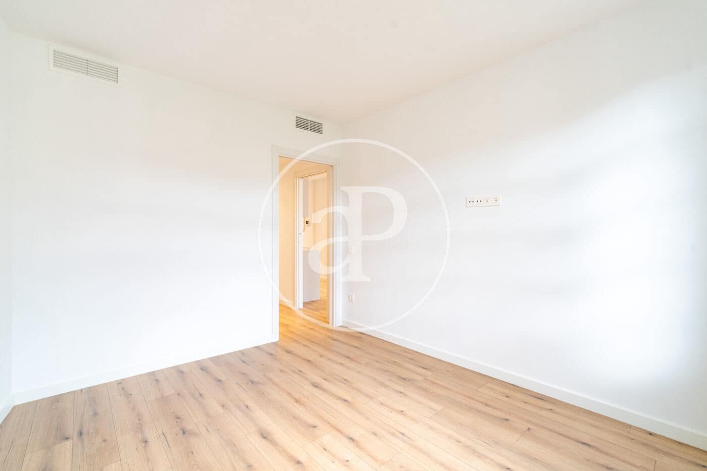 Appartement de 2 chambres à louer à Barcelone ville avec garage - 2 200 € (Ref: 9892361)
