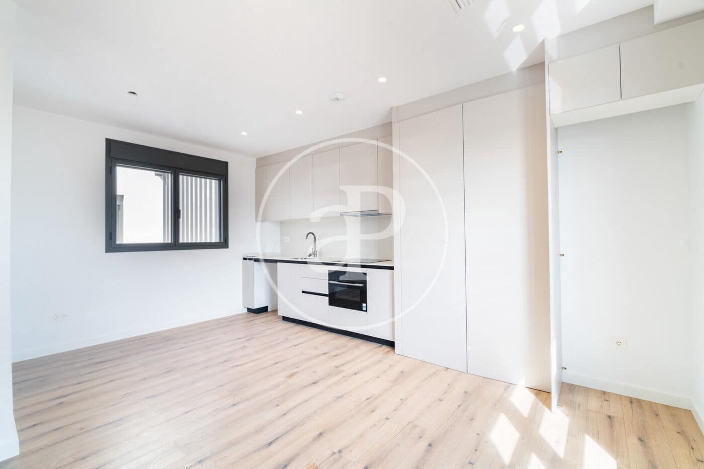 Appartement de 2 chambres à louer à Barcelone ville - 3 000 € (Ref: 9892362)