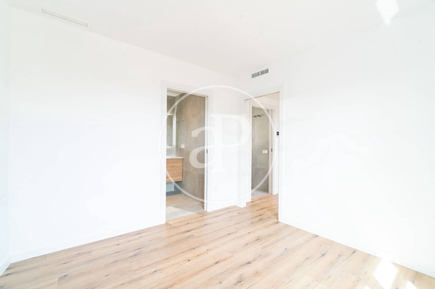 Appartement de 2 chambres à louer à Barcelone ville - 3 000 € (Ref: 9892362)