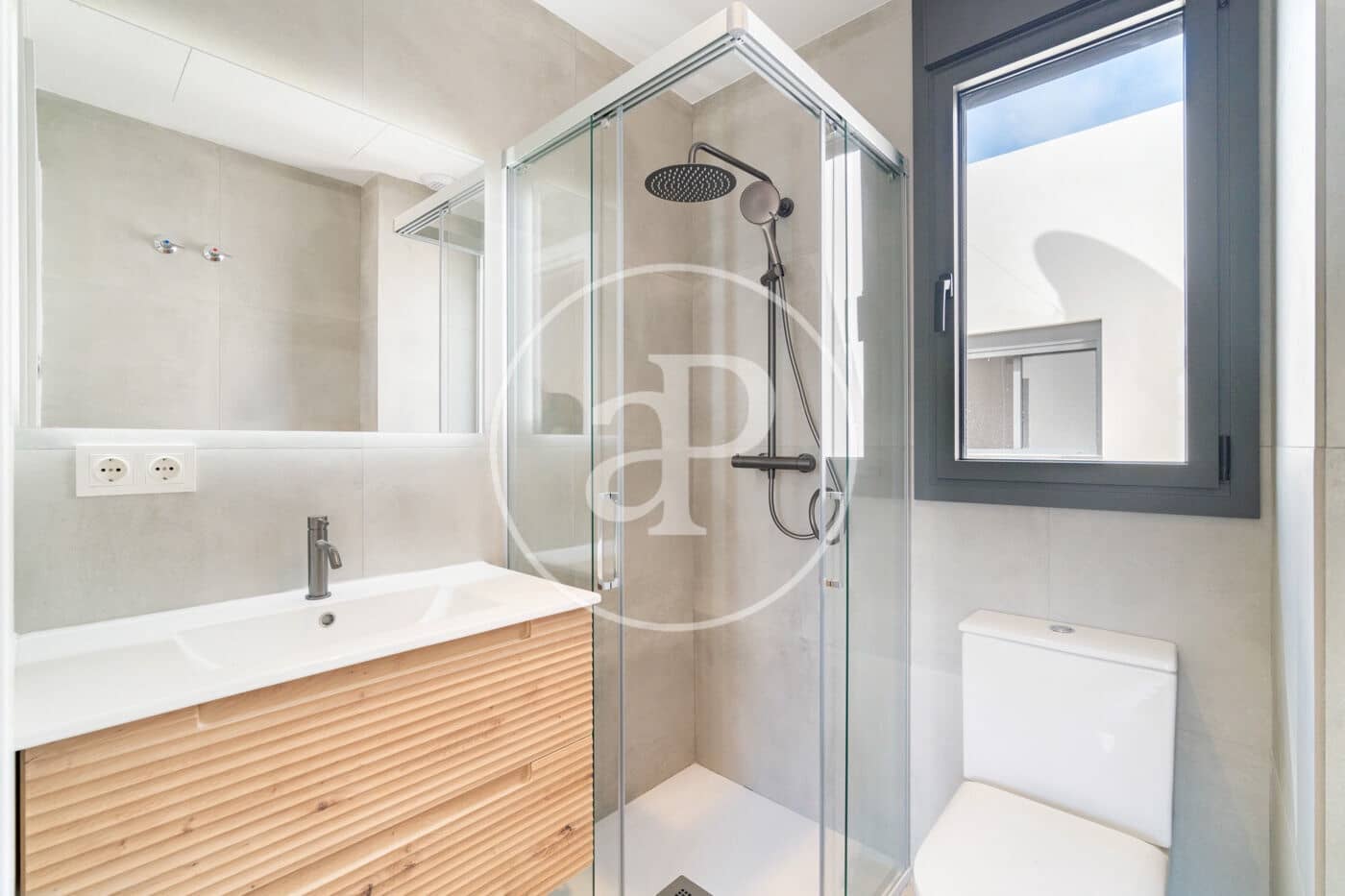 Appartement de 2 chambres à louer à Barcelone ville - 3 000 € (Ref: 9892362)