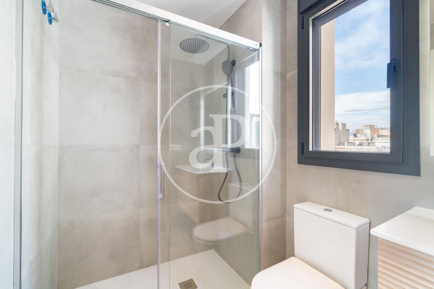 Appartement de 2 chambres à louer à Barcelone ville - 3 000 € (Ref: 9892362)