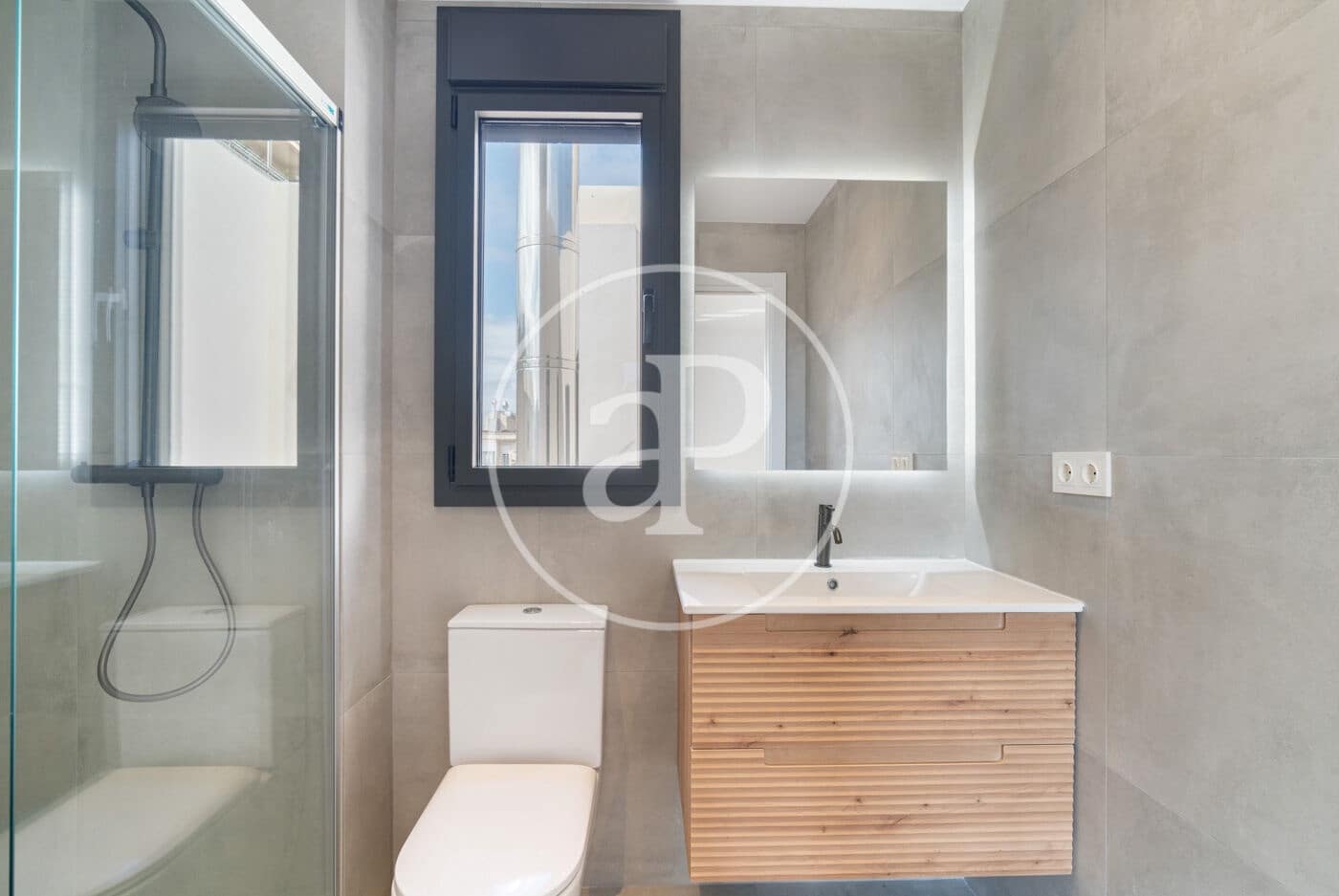 Appartement de 2 chambres à louer à Barcelone ville - 3 000 € (Ref: 9892362)