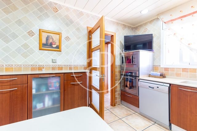 5 soverom Villa til salgs i Terrassa med svømmebasseng - € 565 000 (Ref: 9892363)
