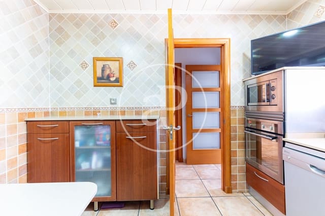 5 soverom Villa til salgs i Terrassa med svømmebasseng - € 565 000 (Ref: 9892363)