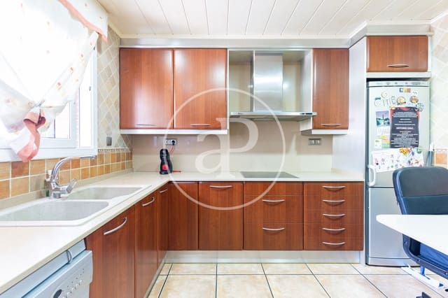 5 soverom Villa til salgs i Terrassa med svømmebasseng - € 565 000 (Ref: 9892363)