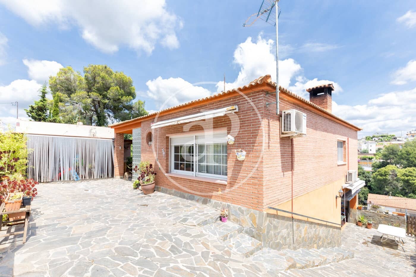 5 soverom Villa til salgs i Terrassa med svømmebasseng - € 565 000 (Ref: 9892363)