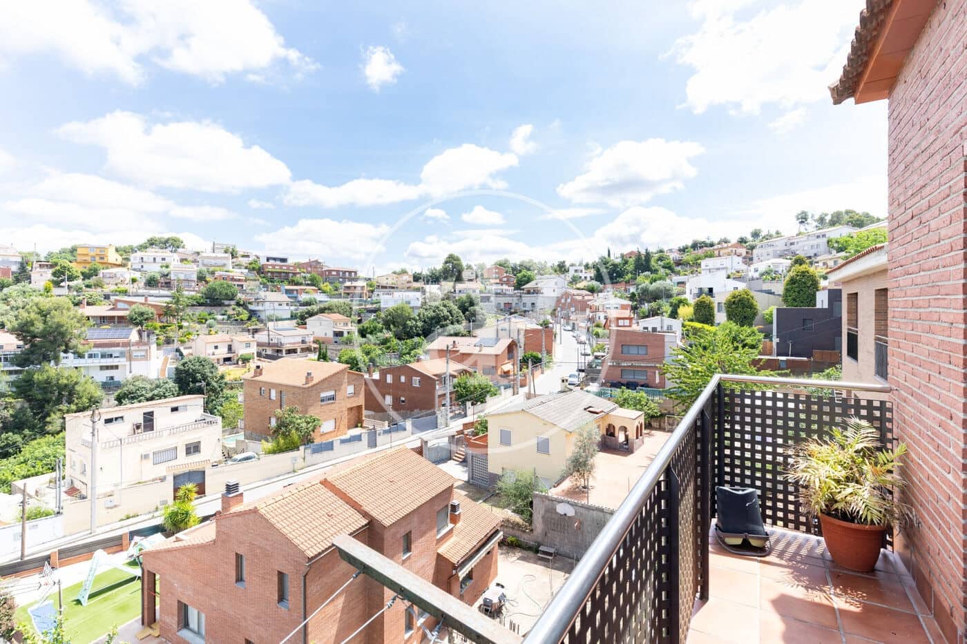 5 soverom Villa til salgs i Terrassa med svømmebasseng - € 565 000 (Ref: 9892363)