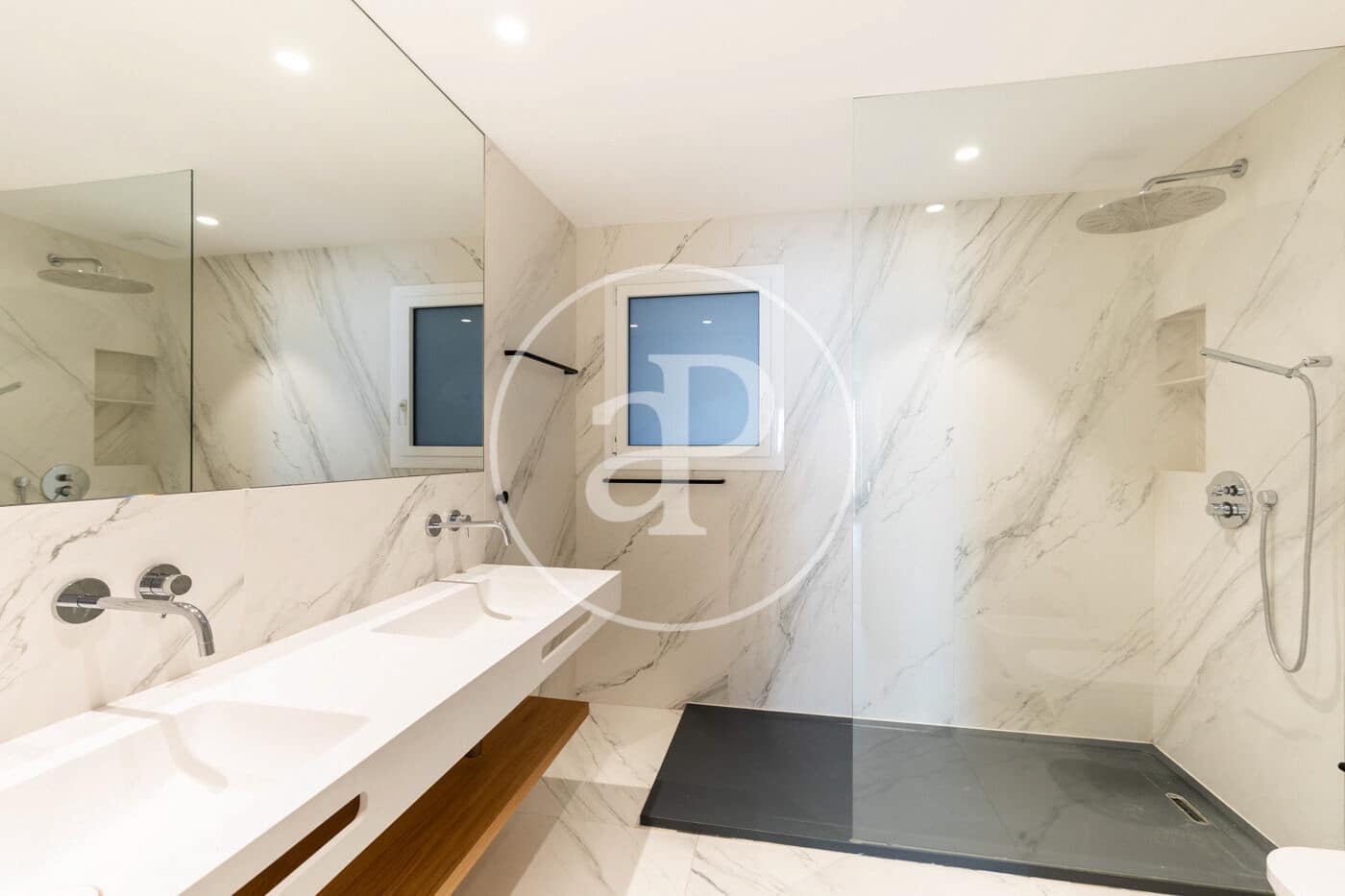4 quarto Apartamento para arrendar em Barcelona cidade com garagem - 7 700 € (Ref: 9894455)
