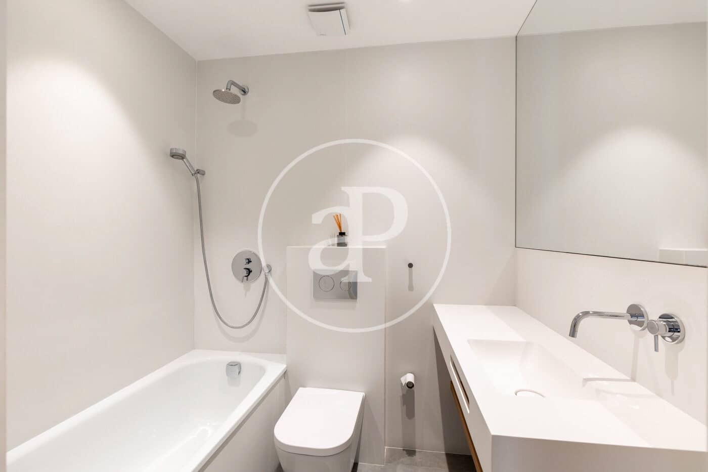 4 quarto Apartamento para arrendar em Barcelona cidade com garagem - 7 700 € (Ref: 9894455)