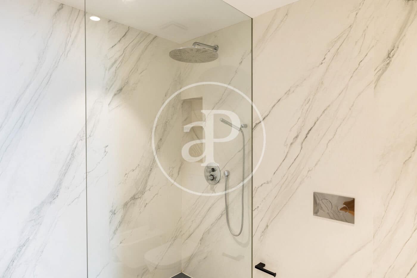 4 quarto Apartamento para arrendar em Barcelona cidade com garagem - 7 700 € (Ref: 9894455)