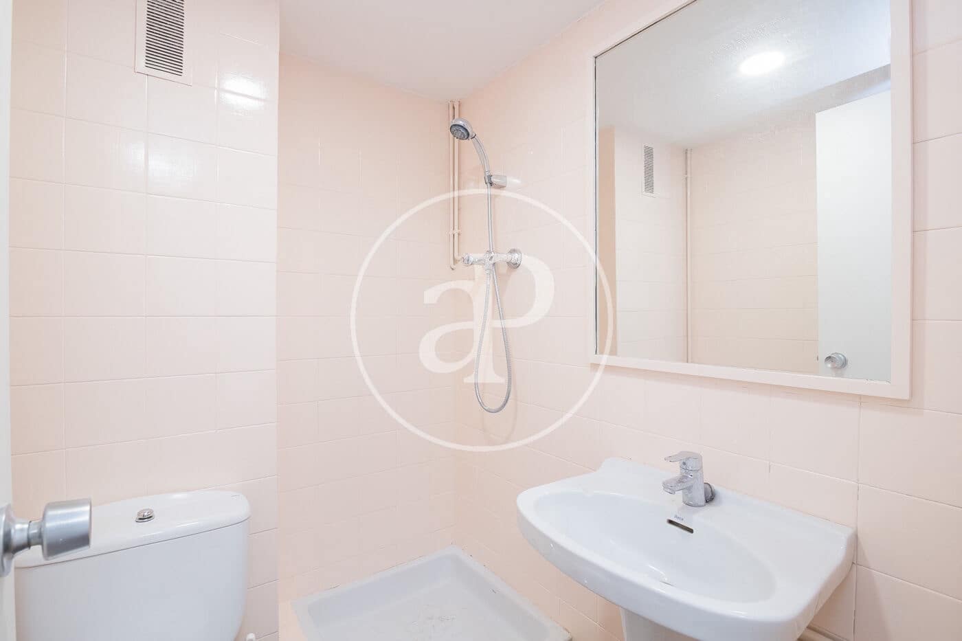 Apartamento de 5 habitaciones en Barcelona ciudad en alquiler con garaje - 5.713 € (Ref: 9896830)