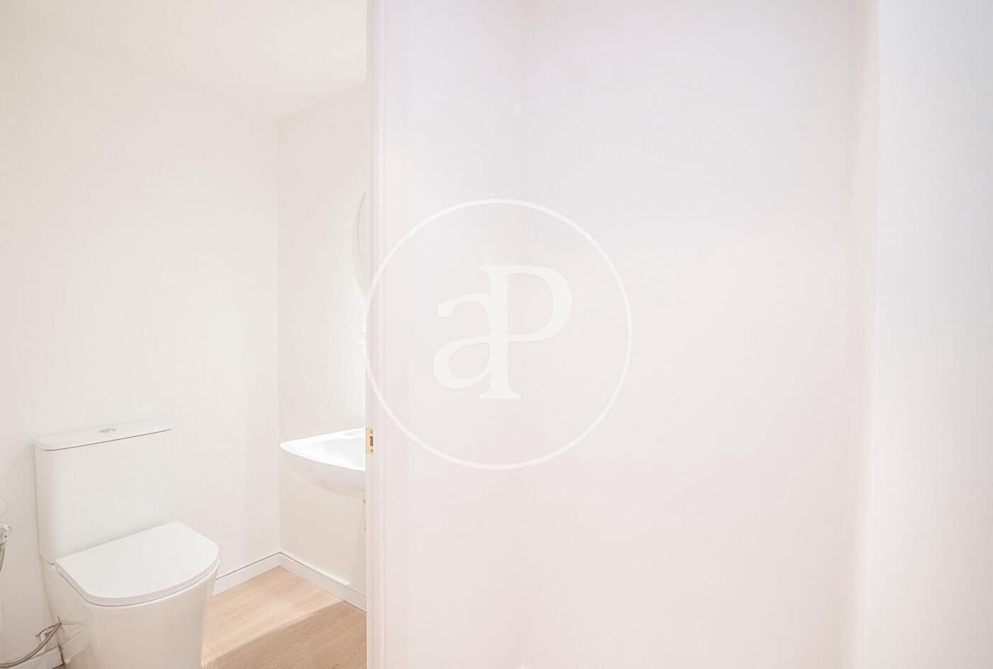 Apartamento de 5 habitaciones en Barcelona ciudad en alquiler con garaje - 5.713 € (Ref: 9896830)