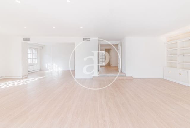 5 sovrum Lägenhet att hyra i Les Tres Torres, Barcelona stad - 5 713 € (Ref: 9896830)
