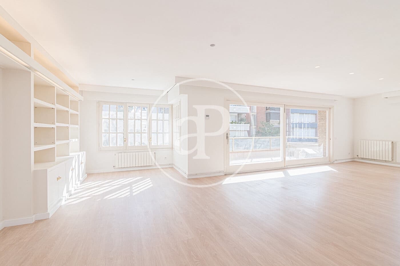 Apartamento de 5 habitaciones en Barcelona ciudad en alquiler con garaje - 5.713 € (Ref: 9896830)