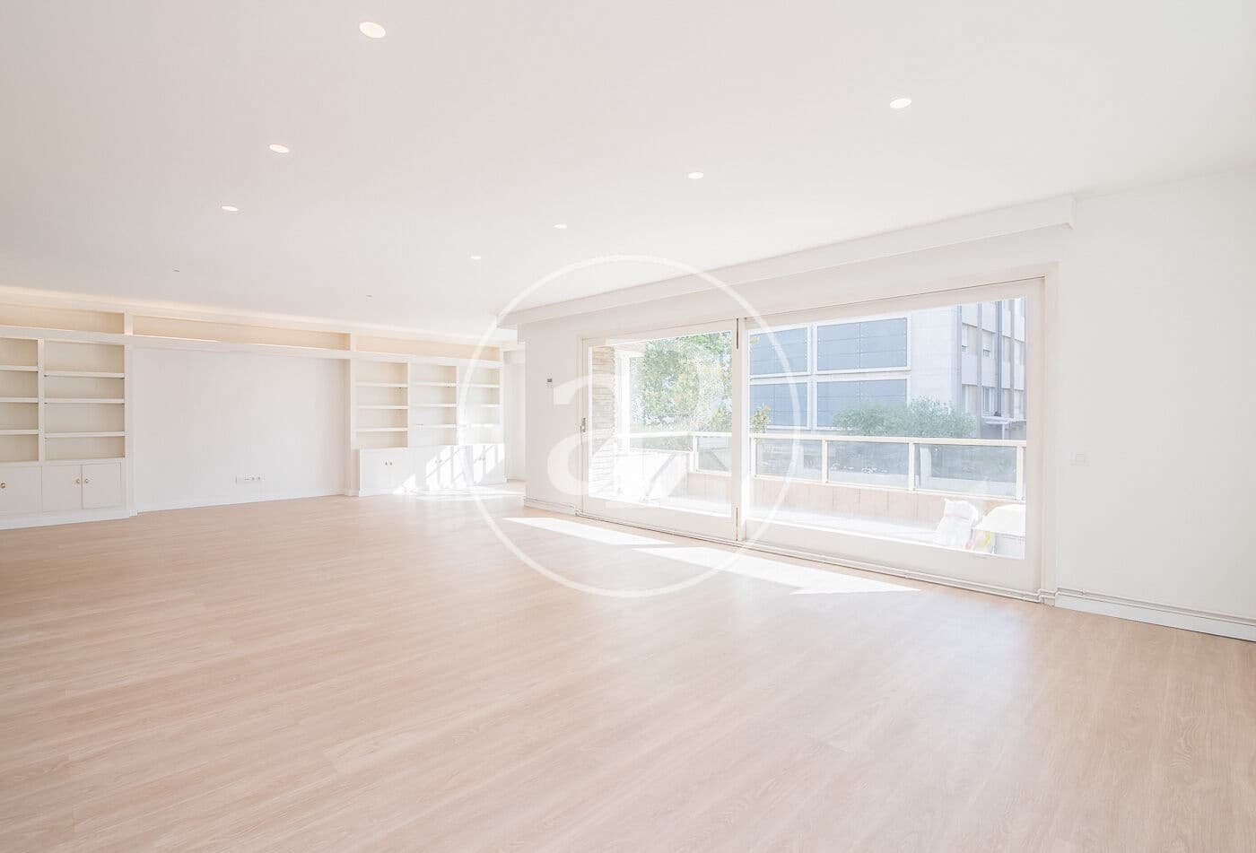 Apartamento de 5 habitaciones en Barcelona ciudad en alquiler con garaje - 5.713 € (Ref: 9896830)