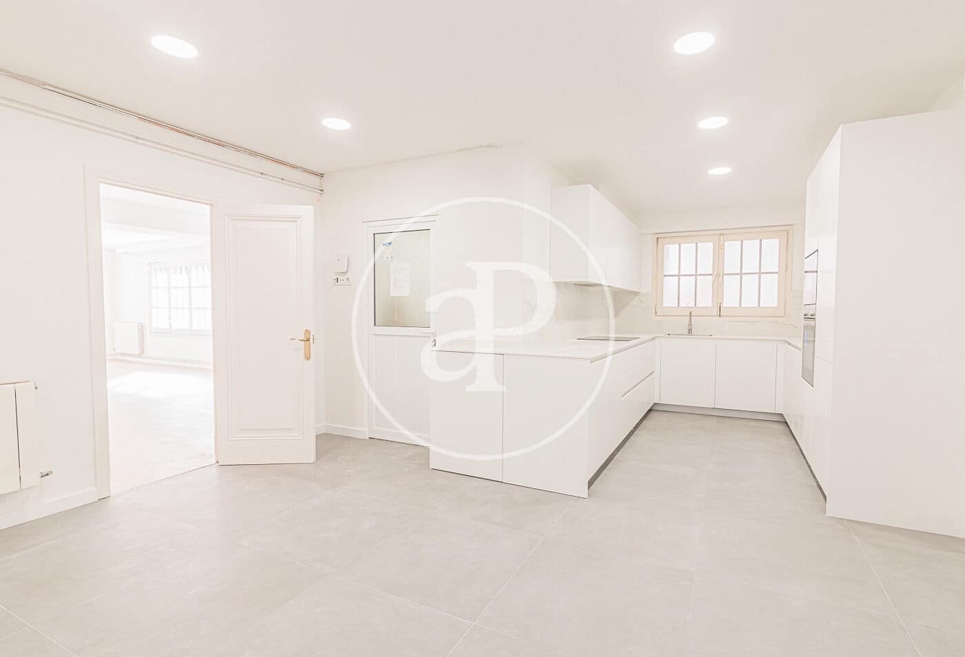 Apartamento de 5 habitaciones en Barcelona ciudad en alquiler con garaje - 5.713 € (Ref: 9896830)