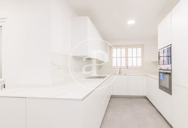 5 sovrum Lägenhet att hyra i Les Tres Torres, Barcelona stad - 5 713 € (Ref: 9896830)