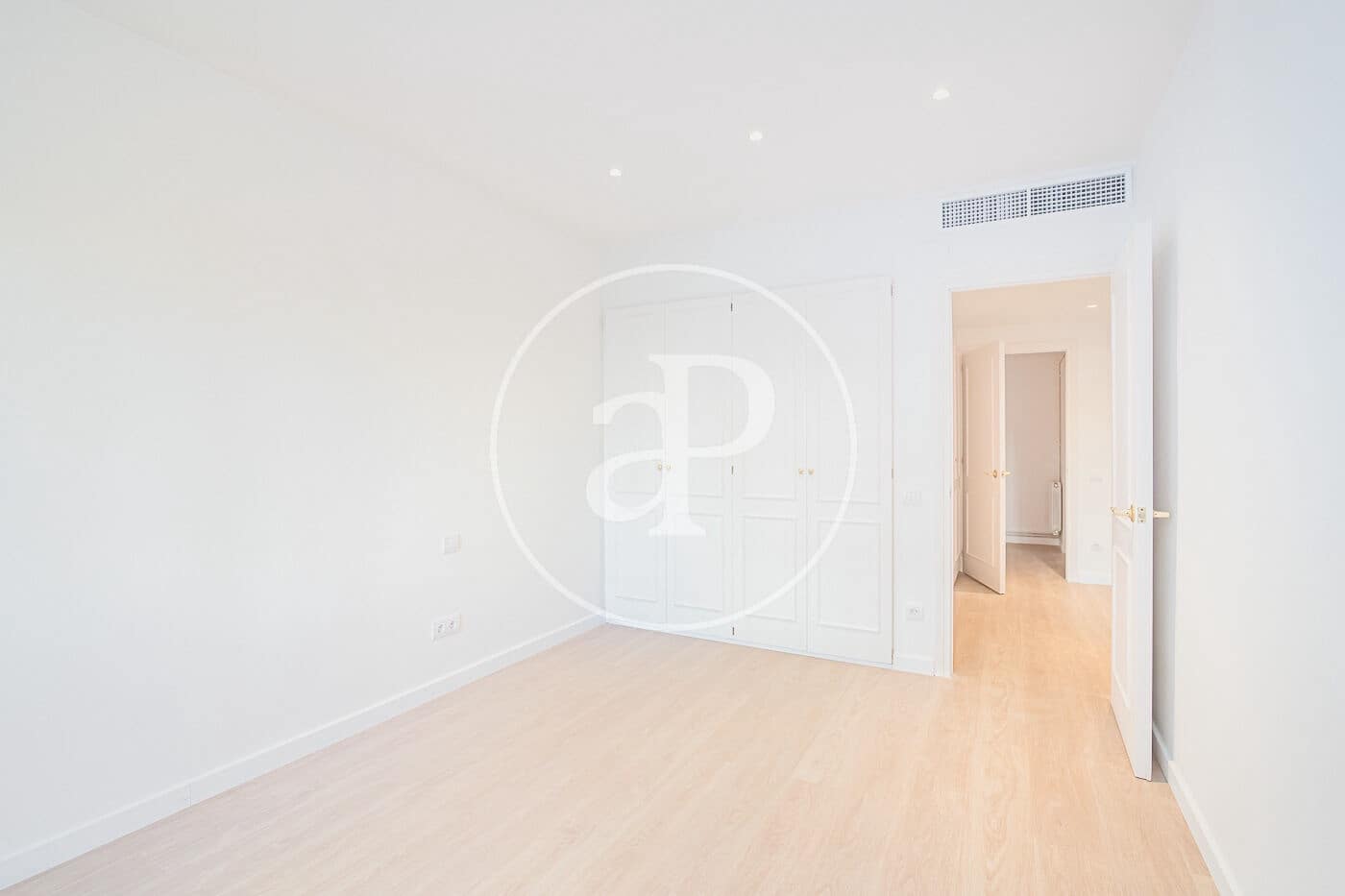 Apartamento de 5 habitaciones en Barcelona ciudad en alquiler con garaje - 5.713 € (Ref: 9896830)