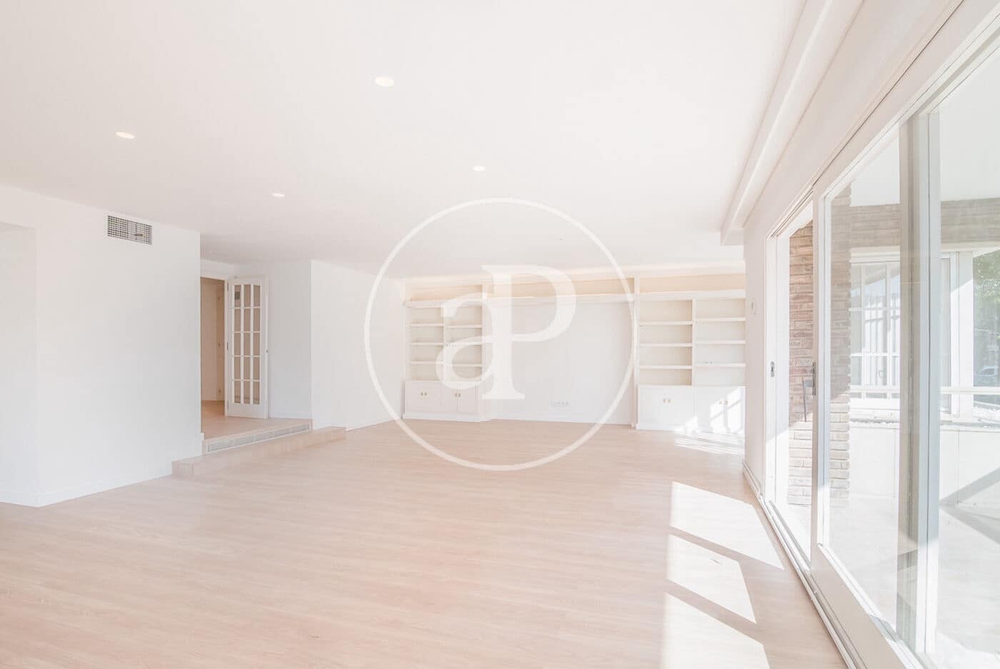 Apartamento de 5 habitaciones en Barcelona ciudad en alquiler con garaje - 5.713 € (Ref: 9896830)