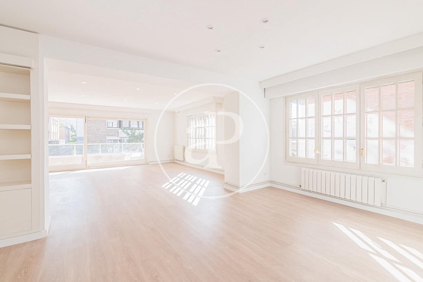 Apartamento de 5 habitaciones en Barcelona ciudad en alquiler con garaje - 5.713 € (Ref: 9896830)