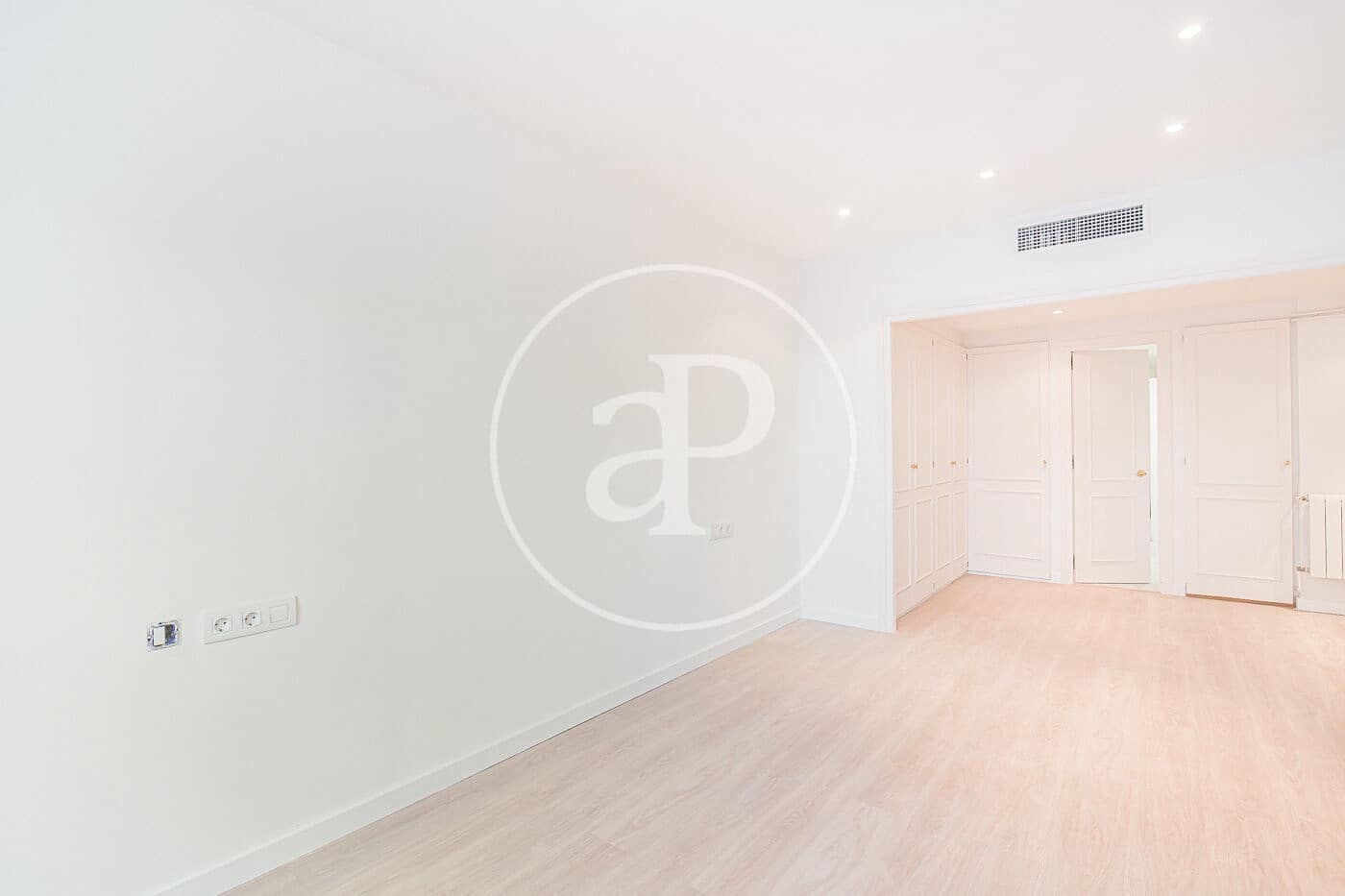 Apartamento de 5 habitaciones en Barcelona ciudad en alquiler con garaje - 5.713 € (Ref: 9896830)