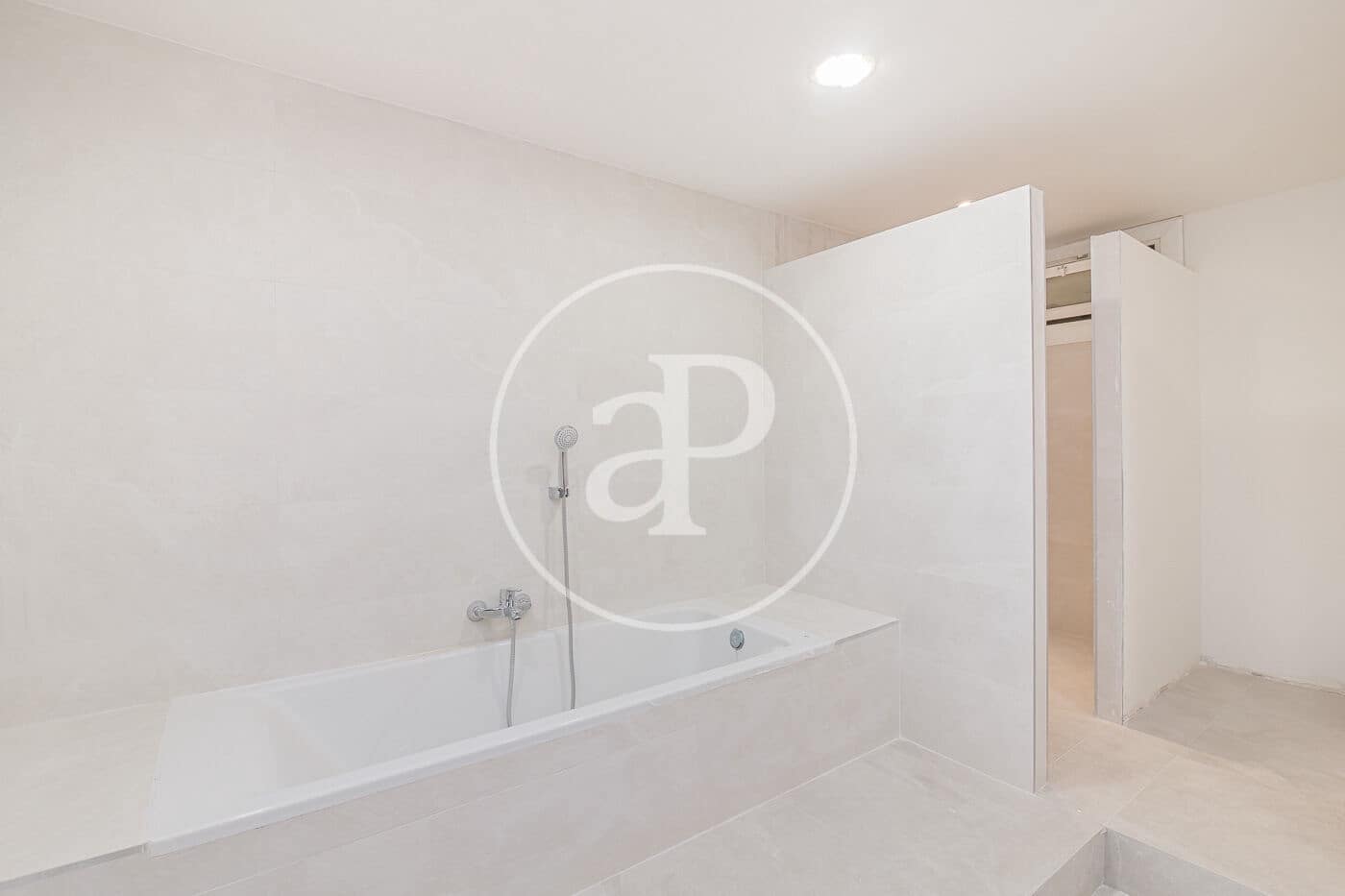 Apartamento de 5 habitaciones en Barcelona ciudad en alquiler con garaje - 5.713 € (Ref: 9896830)