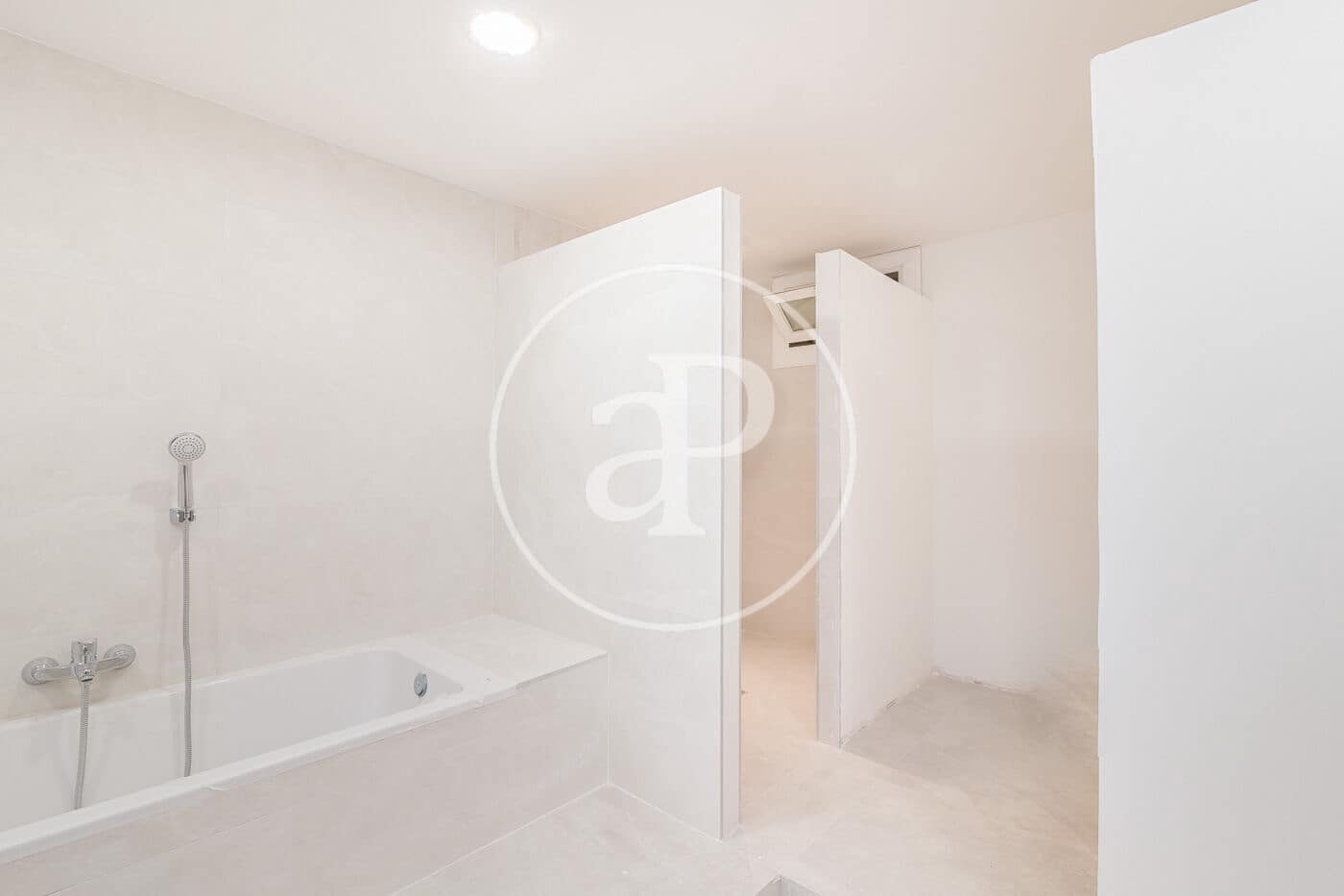 Apartamento de 5 habitaciones en Barcelona ciudad en alquiler con garaje - 5.713 € (Ref: 9896830)