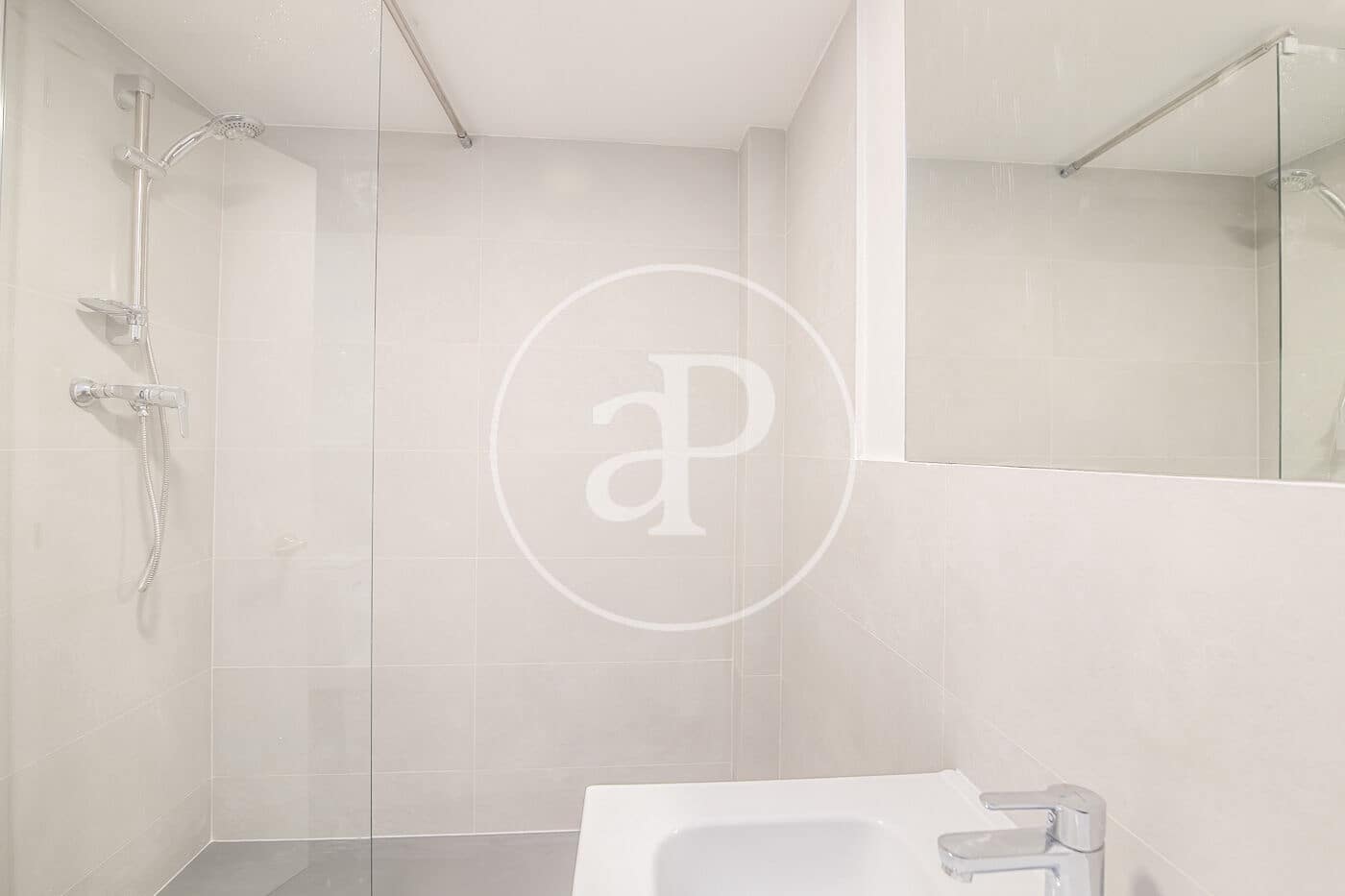 Apartamento de 5 habitaciones en Barcelona ciudad en alquiler con garaje - 5.713 € (Ref: 9896830)