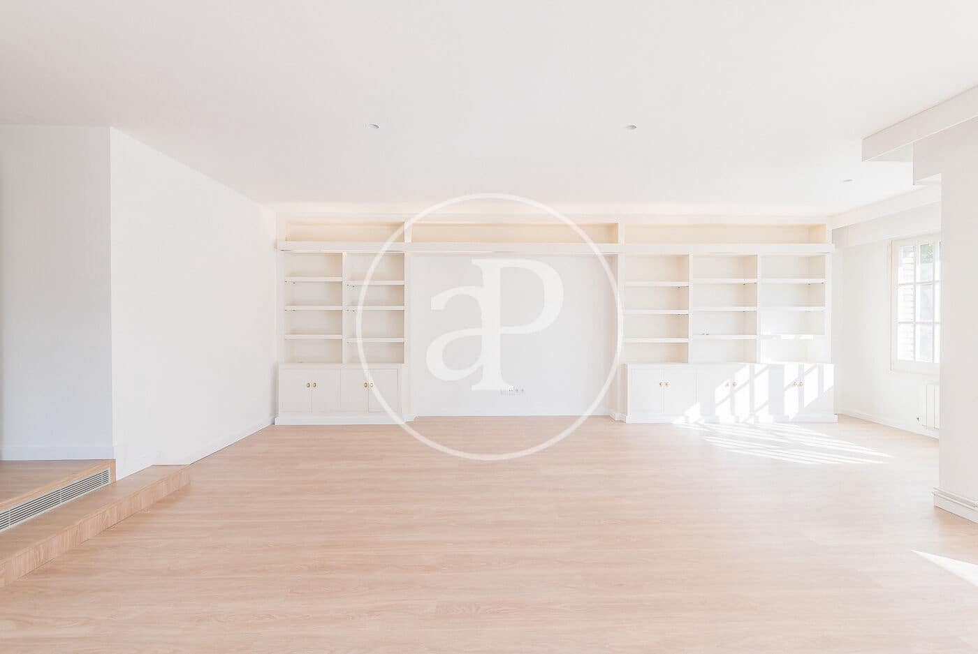 Apartamento de 5 habitaciones en Barcelona ciudad en alquiler con garaje - 5.713 € (Ref: 9896830)