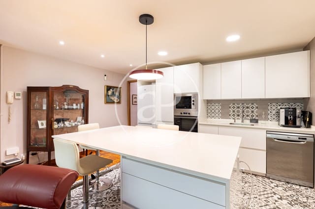 4 bedroom Apartment for sale in Sant Gervasi - La Bonanova, Barcelona city - € 820,000 (Ref: 9896833)