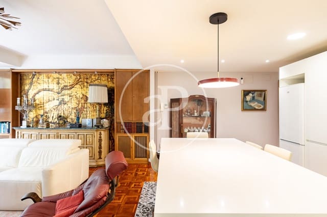 4 bedroom Apartment for sale in Sant Gervasi - La Bonanova, Barcelona city - € 820,000 (Ref: 9896833)