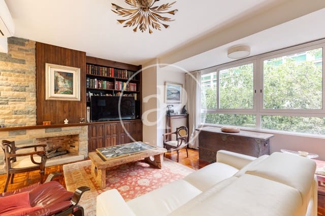 4 bedroom Apartment for sale in Sant Gervasi - La Bonanova, Barcelona city - € 820,000 (Ref: 9896833)