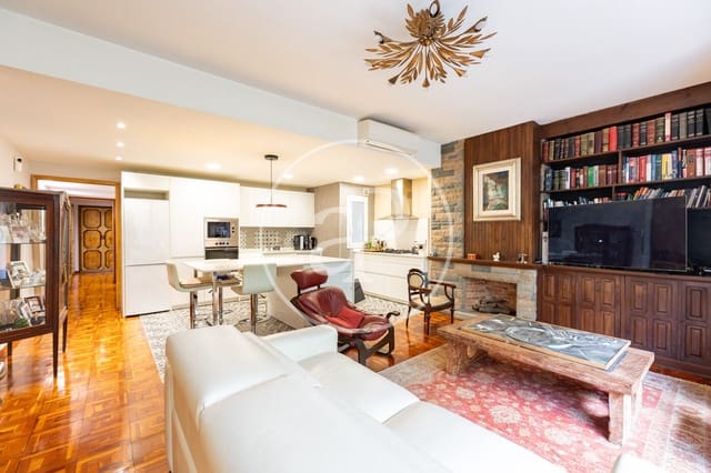 4 bedroom Apartment for sale in Sant Gervasi - La Bonanova, Barcelona city - € 820,000 (Ref: 9896833)