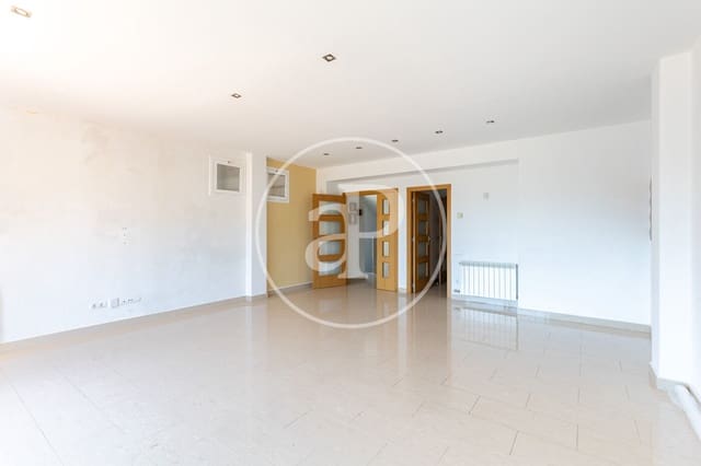 Chalet de 5 habitaciones en Matadepera en venta con piscina - 745.000 € (Ref: 9899649)