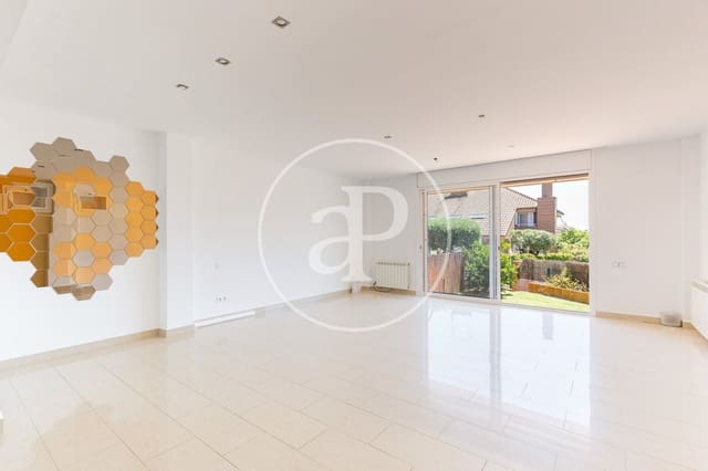 Chalet de 5 habitaciones en Matadepera en venta con piscina - 745.000 € (Ref: 9899649)