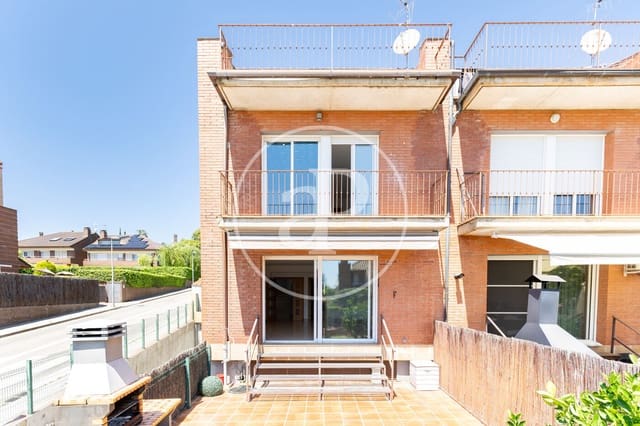 Chalet de 5 habitaciones en Matadepera en venta con piscina - 745.000 € (Ref: 9899649)
